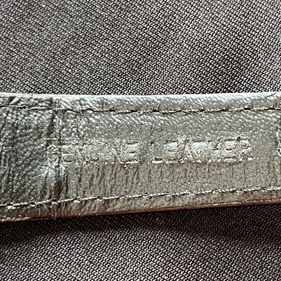 Disney 1994 Mickey Watch and Pin Set, Numbered, Limited Edition, Collectible - Picture 15 of 16